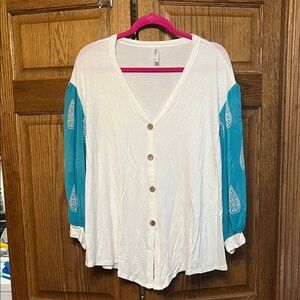 Emerald 1x  White and Teal Button-Up Top. Sheer sleeves. New